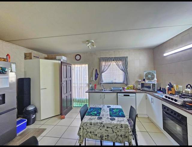 2 BEDROOM TOWNHOUSE FOR SALE IN ALLEN'S NEK